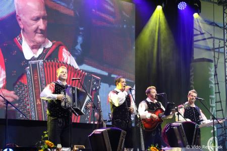 Ansambel bratov Poljanšek že 50 let navdihuje in zabava z nepozabnimi melodijami (76)